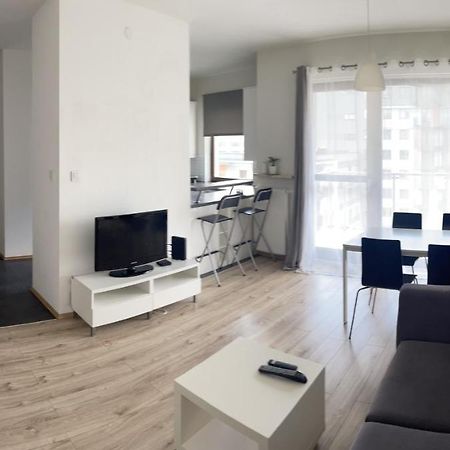 Ferienwohnung Apartament Obrzezna Airport Warschau Exterior foto